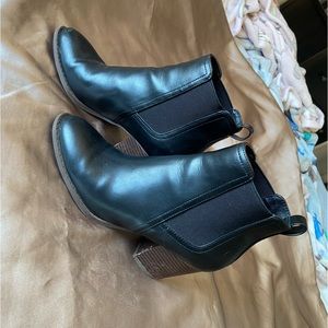 ann taylor loft boots size 6m